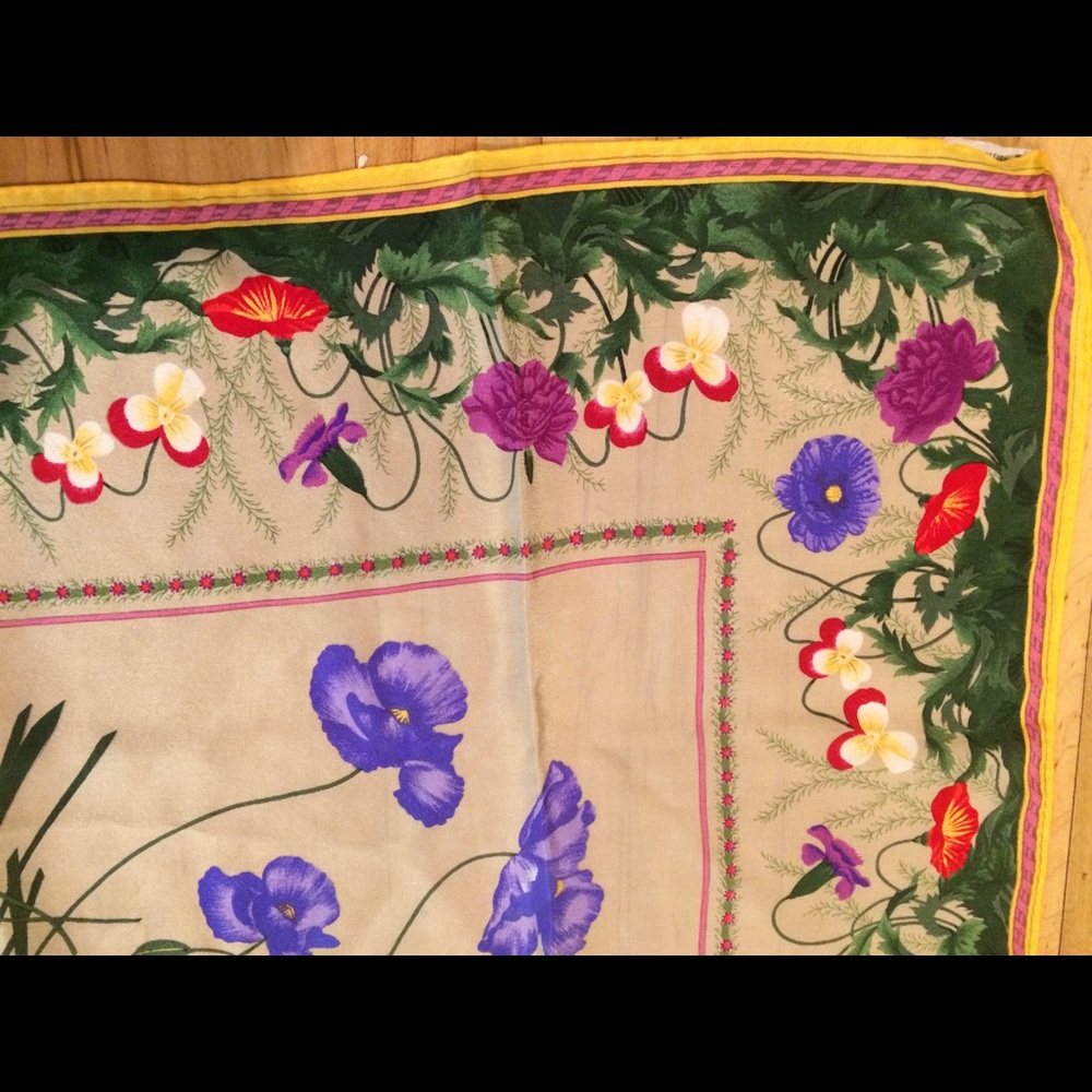 Gorgeous Vintage Liz Claiborne silk scarf- floral - Picture 4 of 7